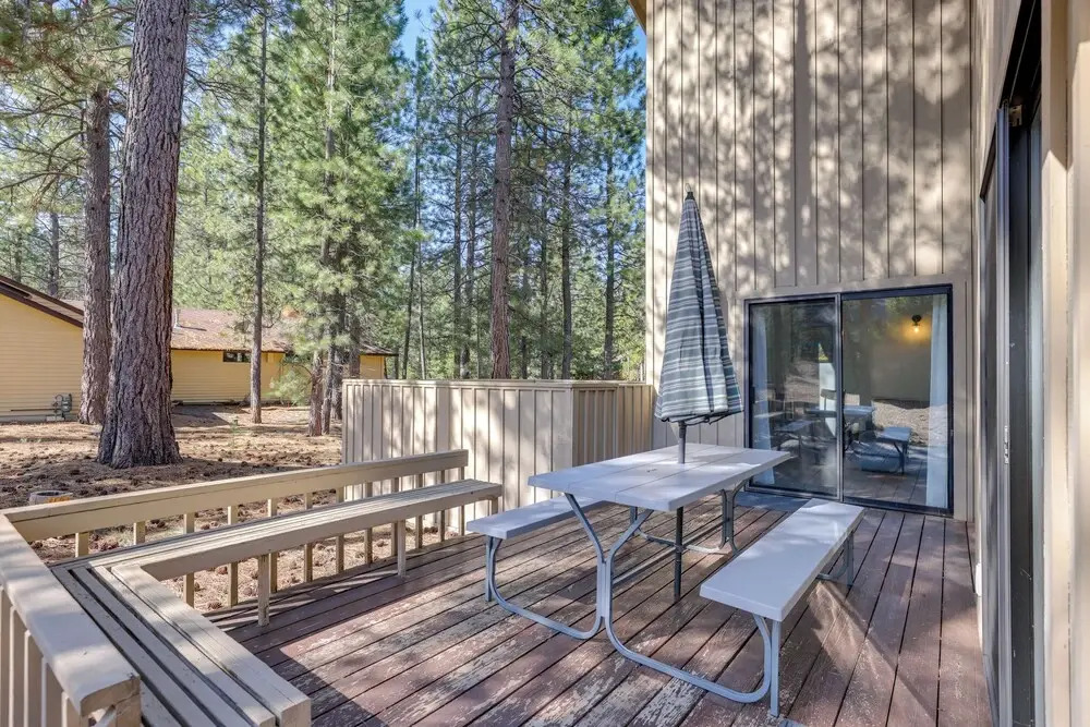 Hot Tub & Community Perks: Sunriver Retreat