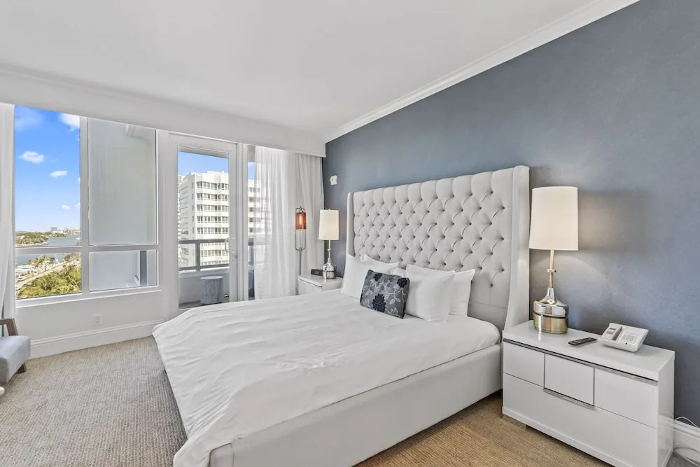 Luxury apt with Bay View at Miami Beach