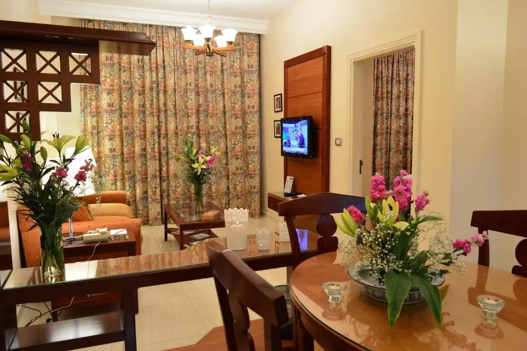Comfort Hotel Suites