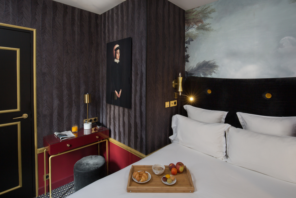 Snob Hotel