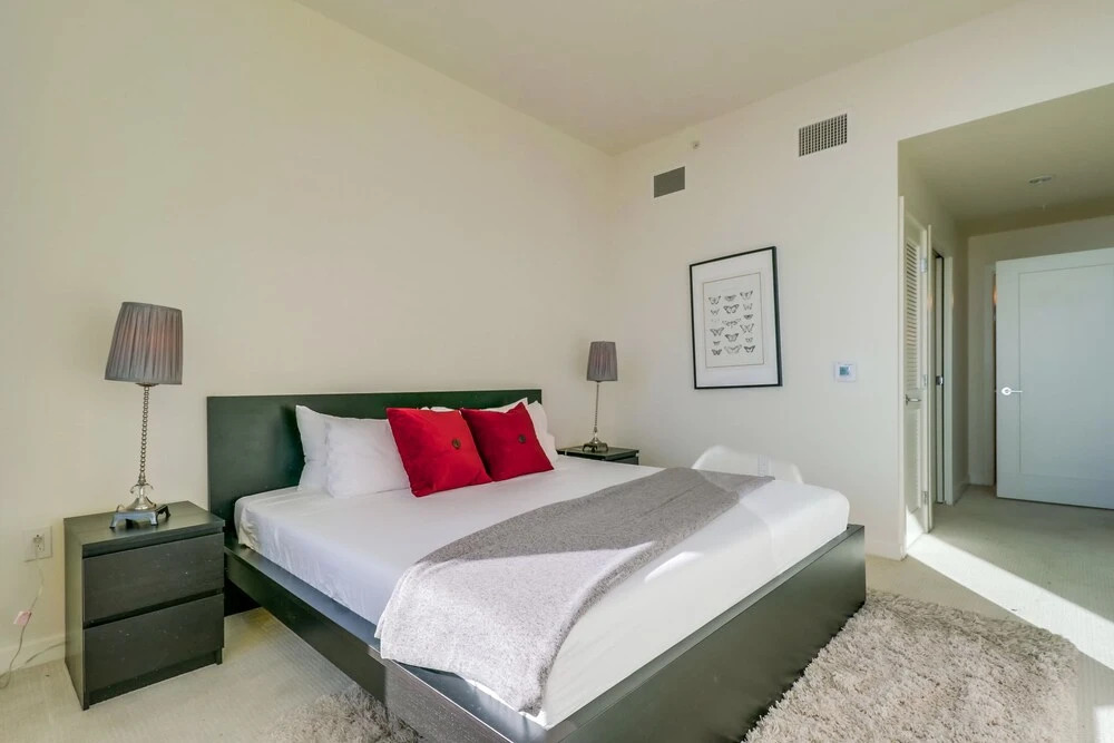 Central Downtown 3BR Corporate Rentals