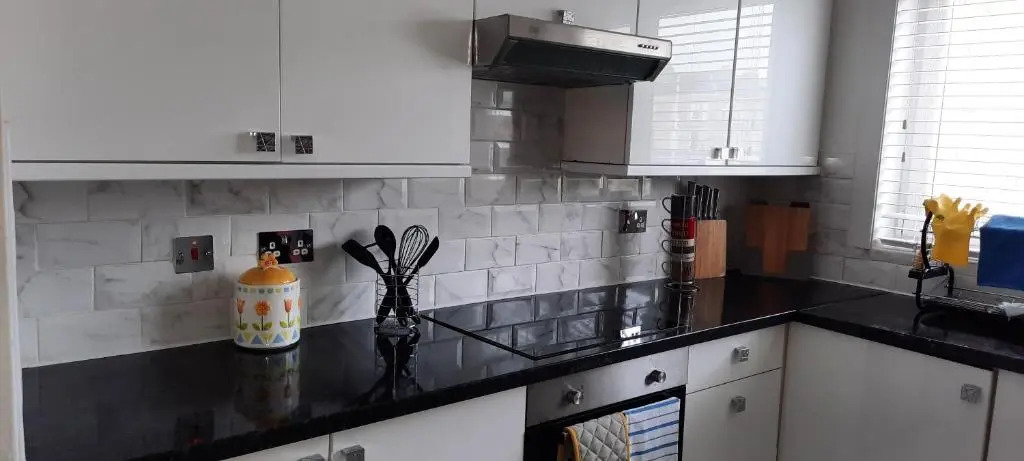 Prime Town Center, Modern, 2 Bedroom Apartment,Free Private Parking, WiFi