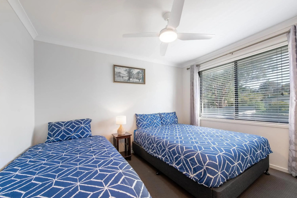 Seabreeze Haven -Wifi, Netflix, pet friendly beach house