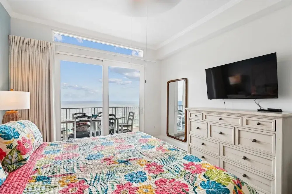 Laketown Wharf 2123 3 Bedroom Condo