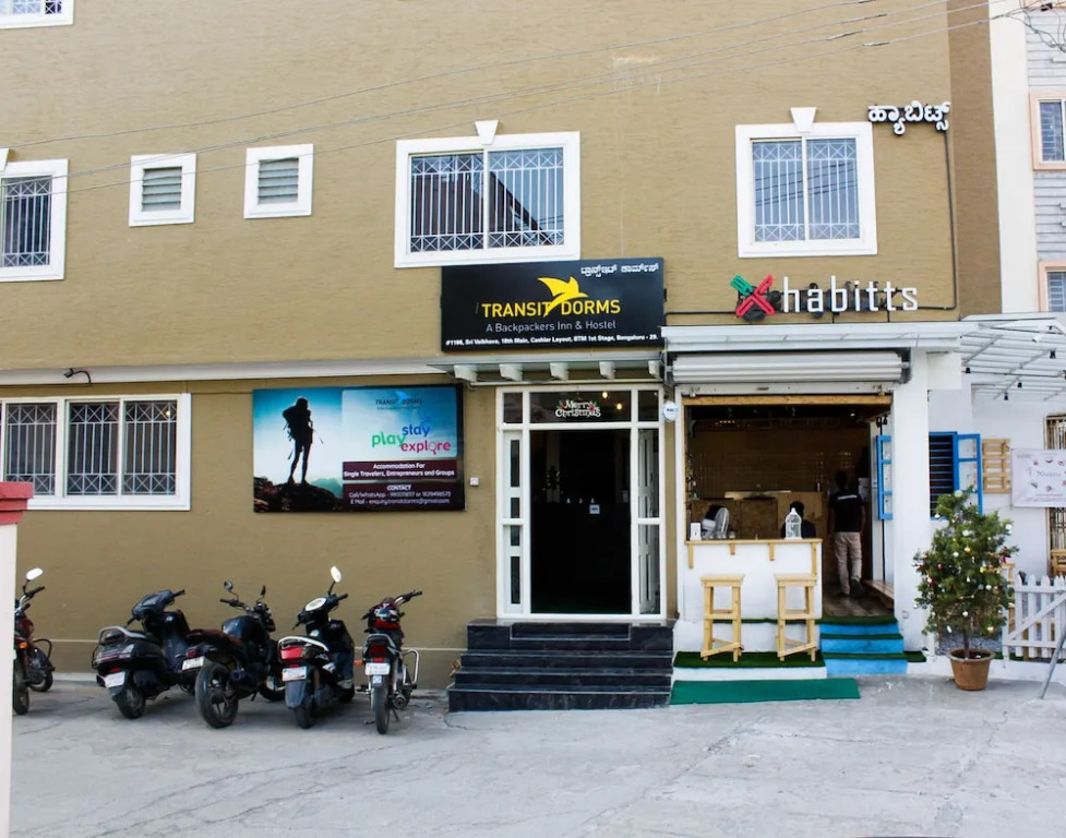 Transit Dorms - Hostel