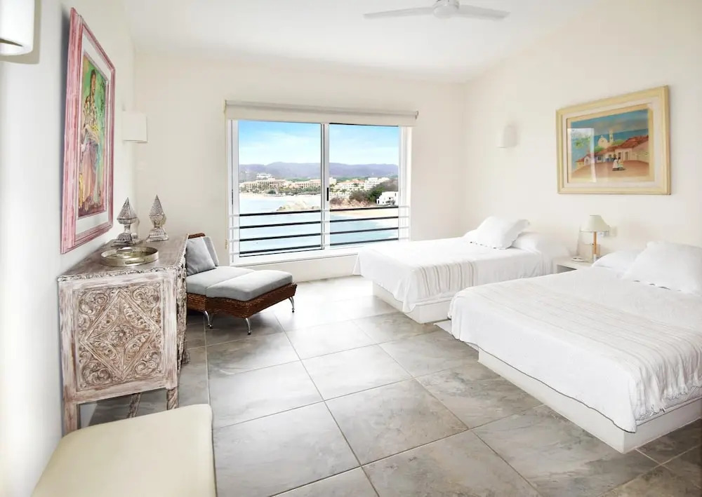 Villas Carey Condo