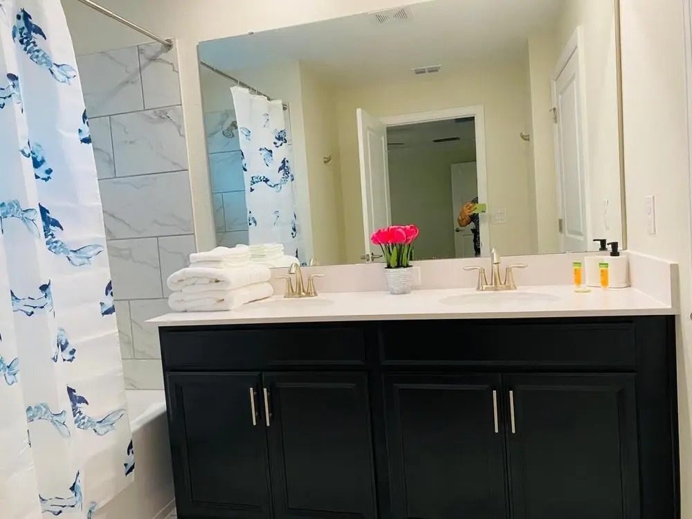 Gorgeous Four Bedroom w Screened Pool Close to Disney 1224