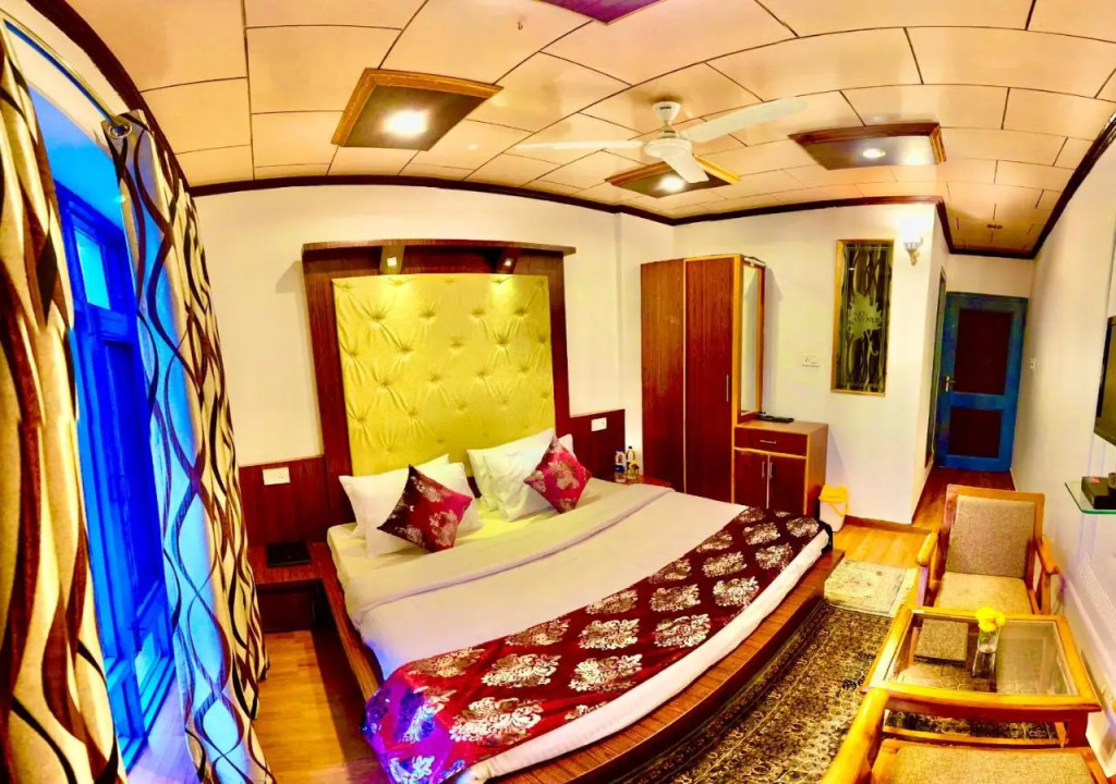 Lake Avenue