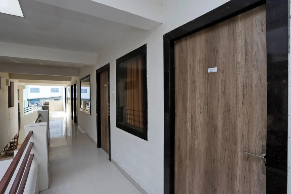 SPOT ON 39940 Shree Shine