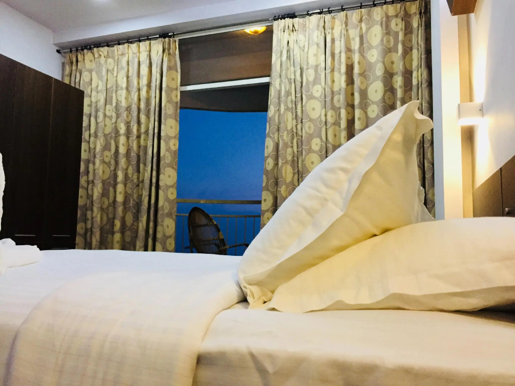 The Cliff Resort, Munnar