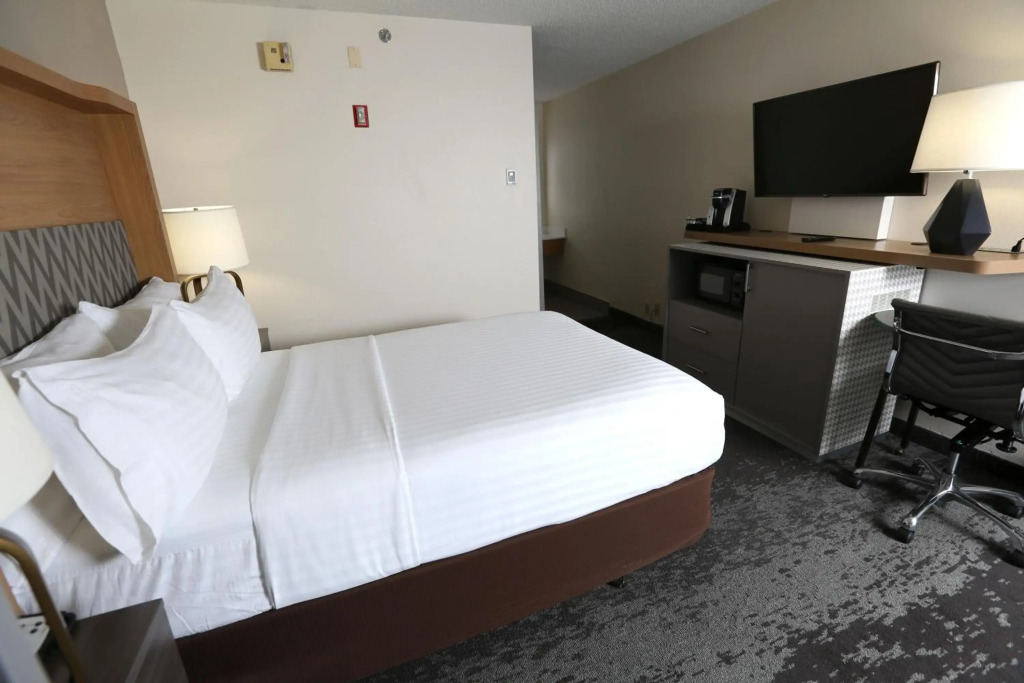 Holiday Inn Chicago North Shore by IHG