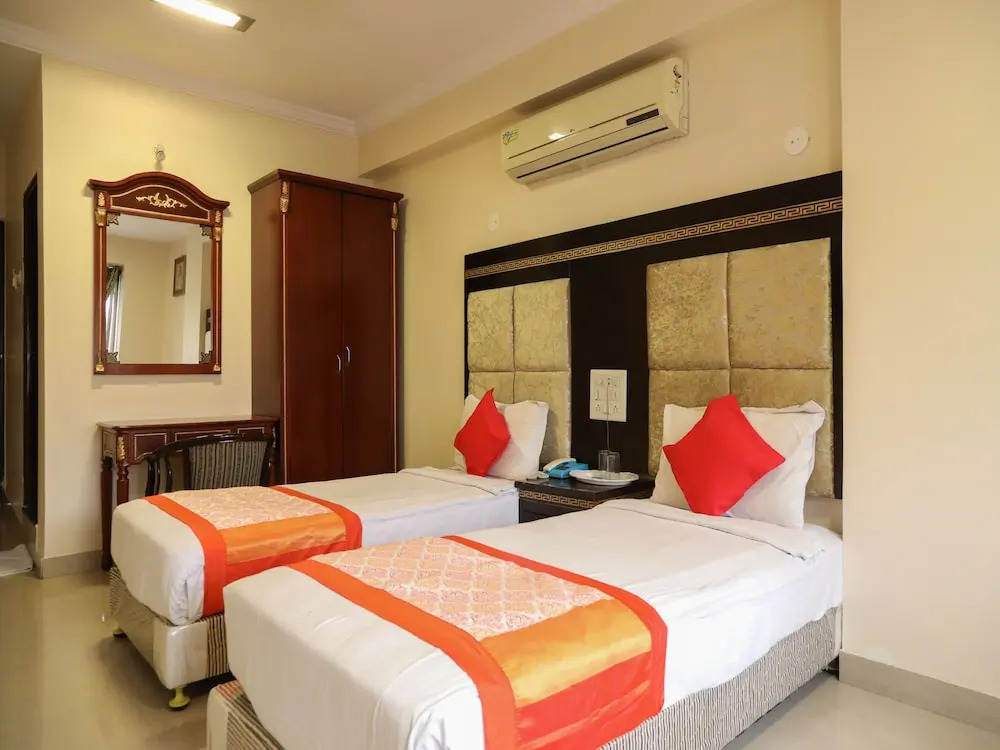 OYO Flagship 072 Hotel Orient Inn