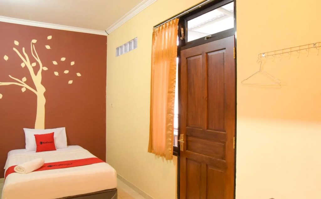 RedDoorz near Terminal A Adisucipto Airport