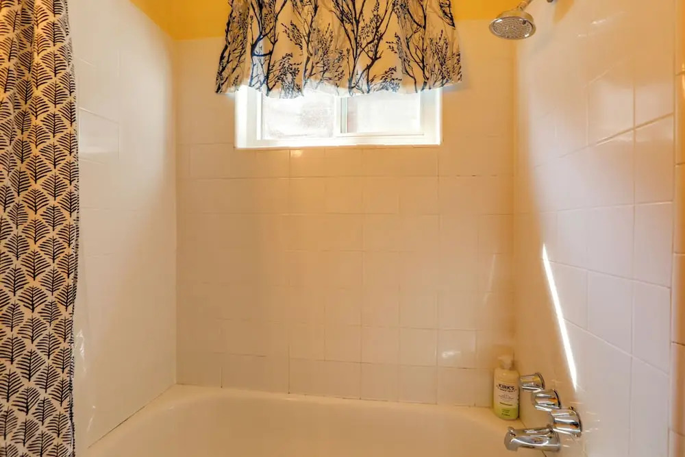 Hot Tub & Grill: Pet-friendly Apt, Walk to Midtown