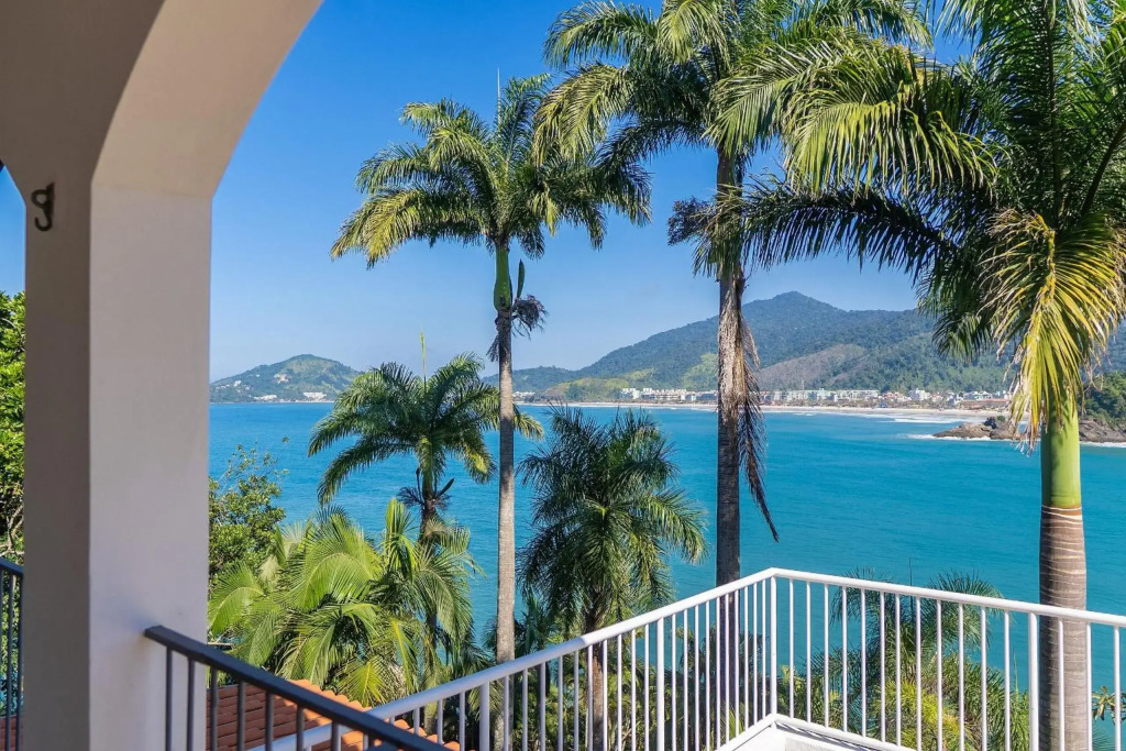 Casa luxuosa com 9 quartos e vista pro mar em Ubatuba, até 25 pessoas