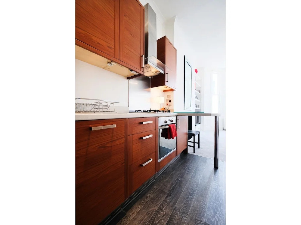 Classy, Modern 2BR Flat for 5 in Maida Hill