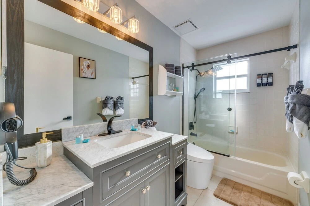 Luxe 4BR Villa Near Disney: Private Pool & Lanai