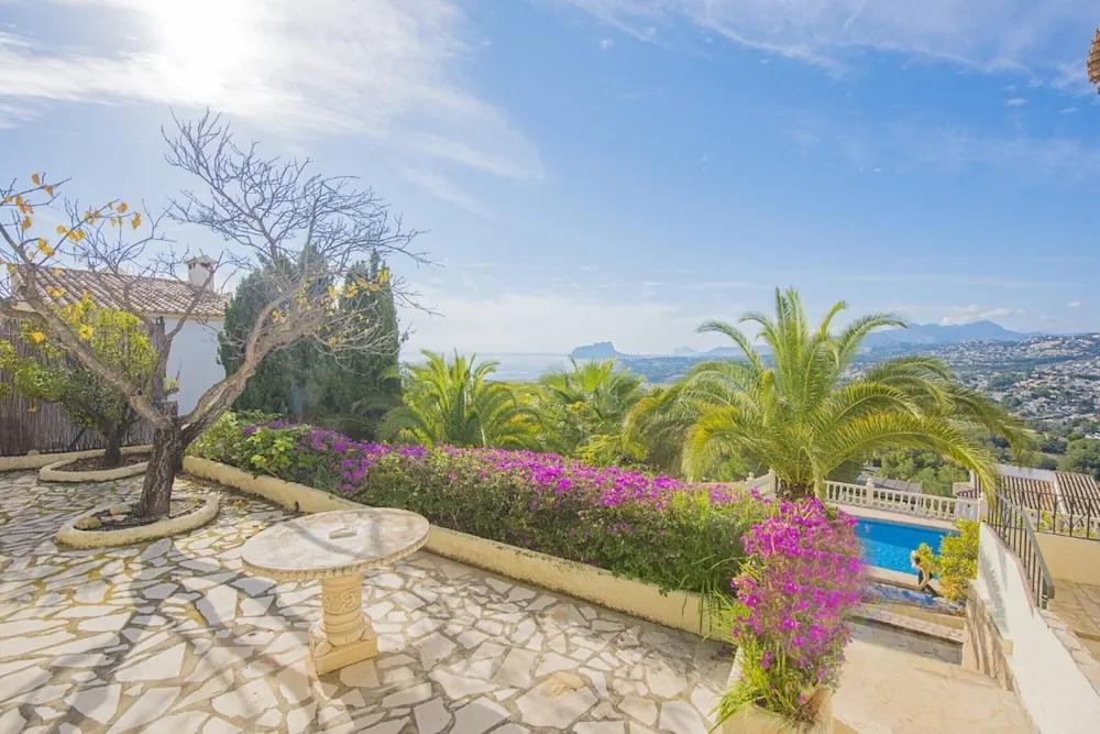 Villa - 5 Bedrooms with Pool, WiFi and Sea views - 104968