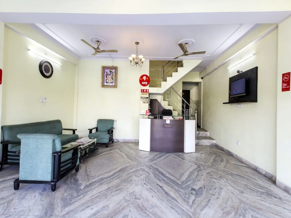 OYO 7794 Hotel Raghukul
