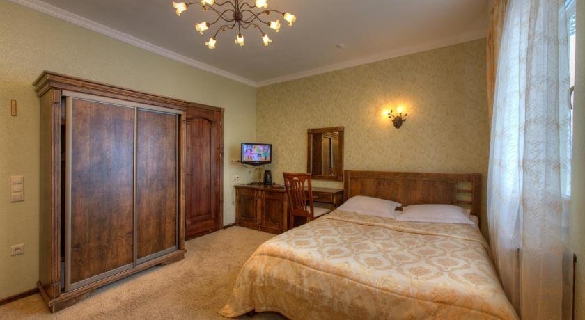Iris Hotel
