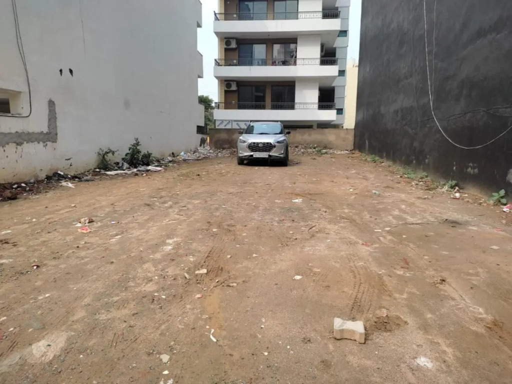 Saltstayz Express - Golf Course Road & DLF Phase-1