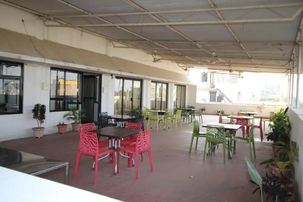 Hotel Girnar
