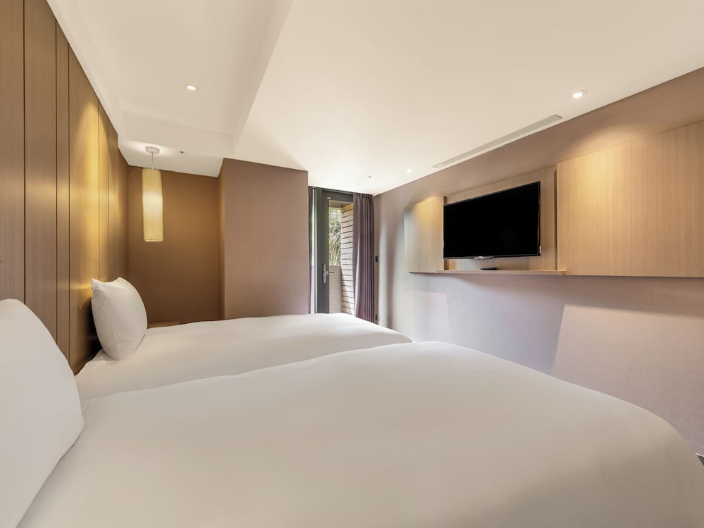 CHECK inn SELECT Taipei NeiHu