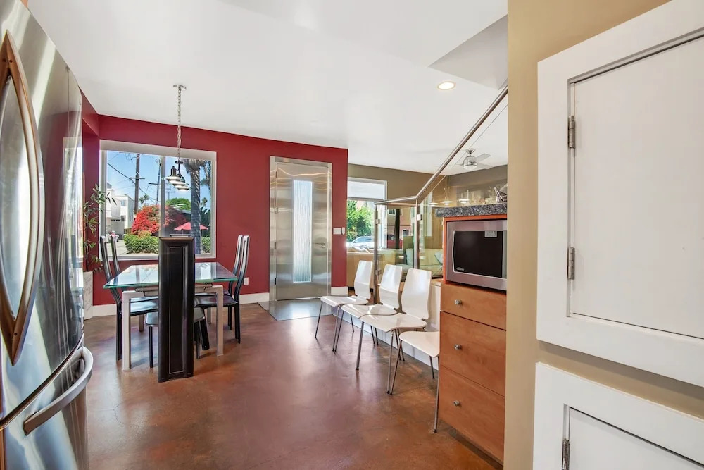 Ocean-view Oasis W/ Rooftop Deck - Steps To Beach 3 Bedroom Home
