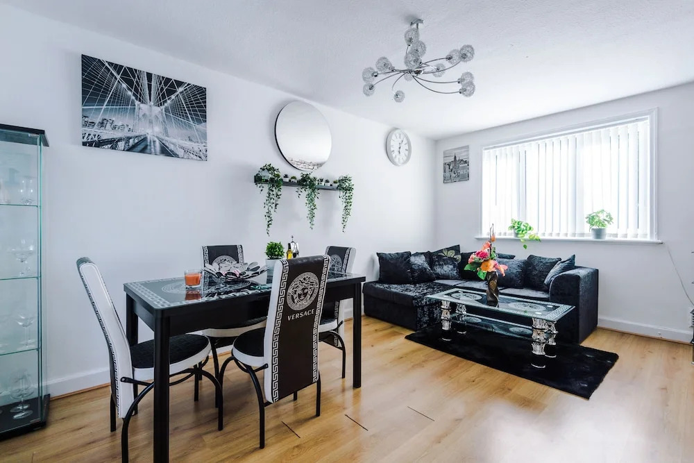 Spacious & Luxurious 3-bed House in Manchester