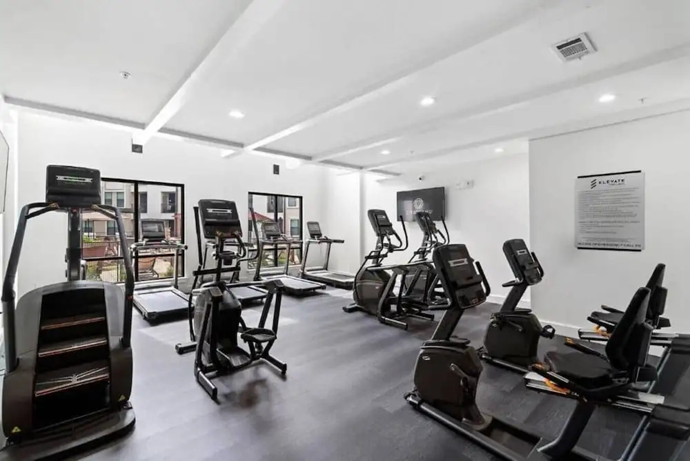 Luxe 1 Bedroom With Pool Near Toyota HQ & Legacy West