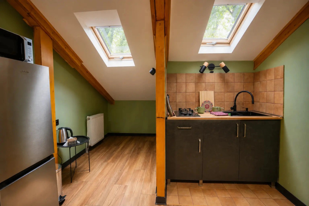 Апартаменты Cozy attic in old Tbilisi yard