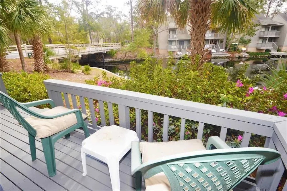 Hickory Cove 01