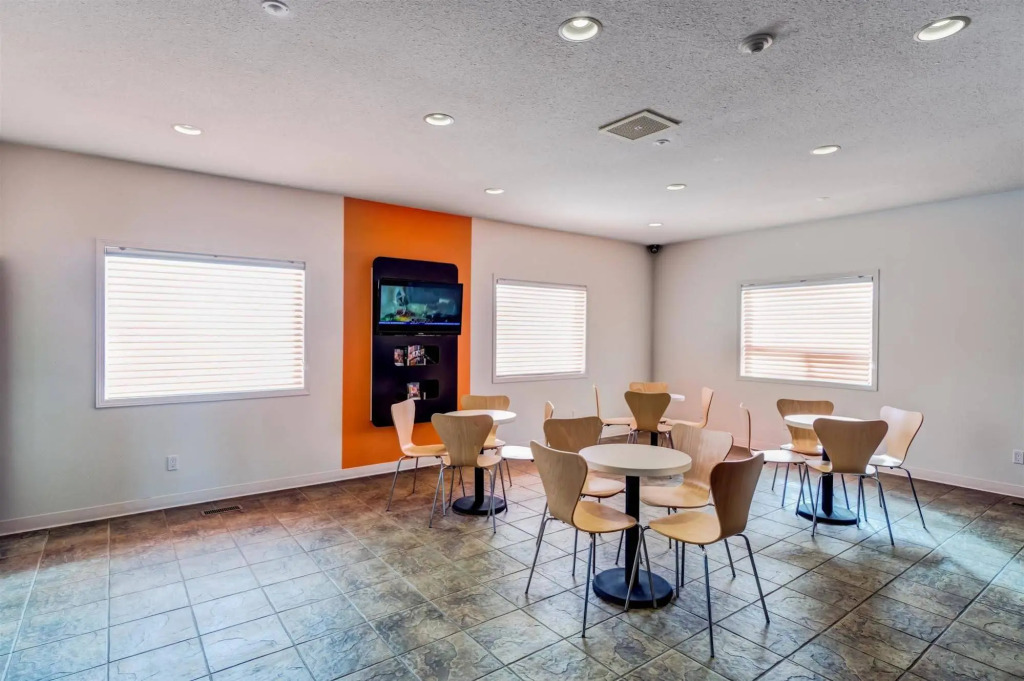 Joys Inn Innisfail, AB