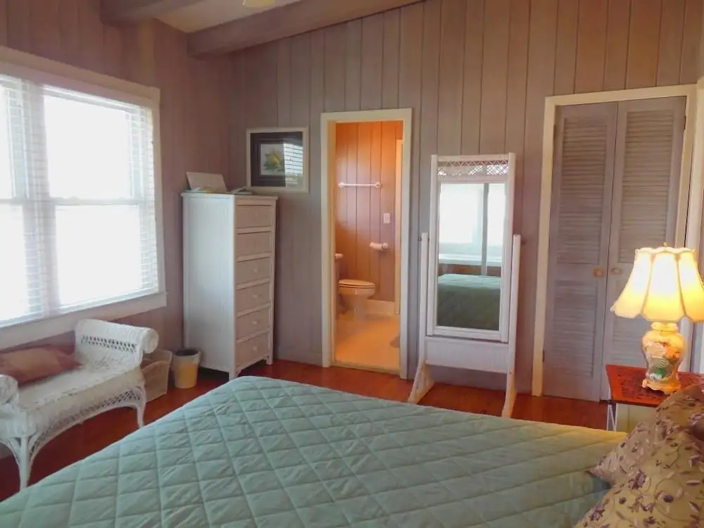 Johnsons Point of View - 4 Br Home