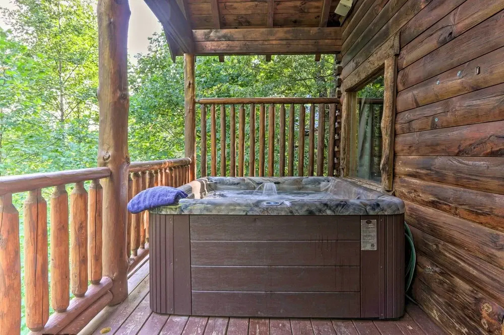 'sky Harbor' Sevierville Cabin w/ Hot Tub & Deck!