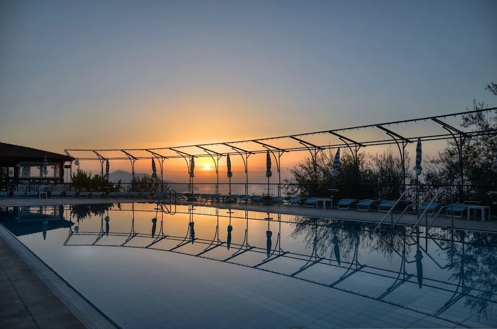 Blue-wave Experience Resort