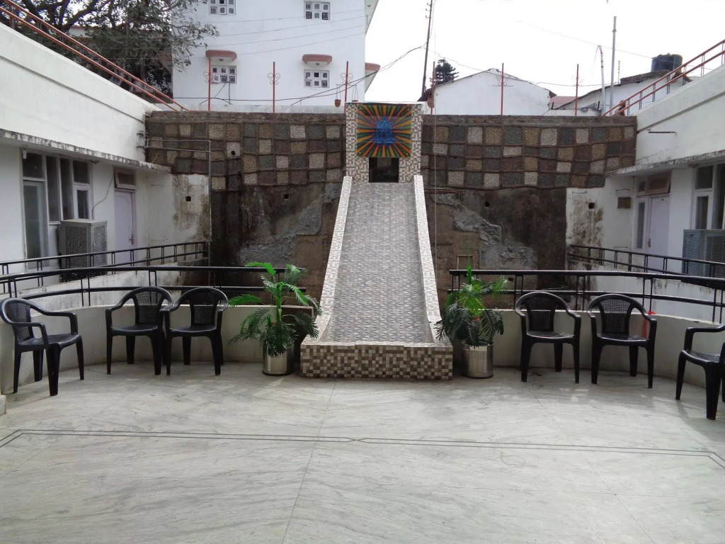Hotel Ishan
