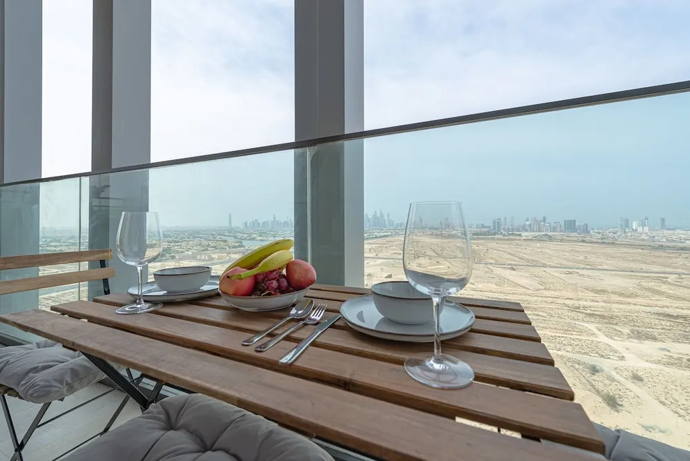 Marco Polo - Park and Skyline Views From this Cozy Apt in JVC