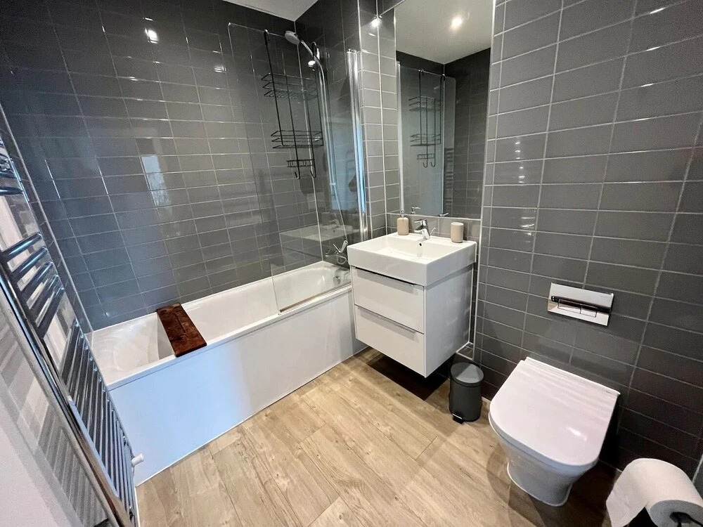 Elegant Chic Living Vibrant London Area
