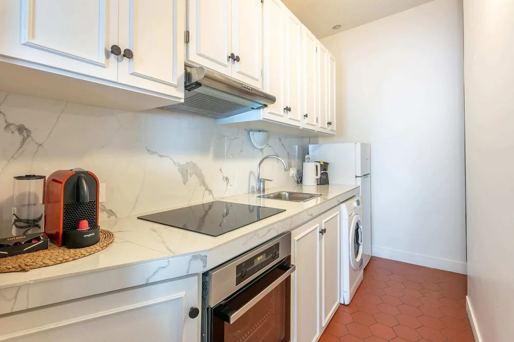Bright 1-bedroom Flat, 2min From Saint-paul Metro