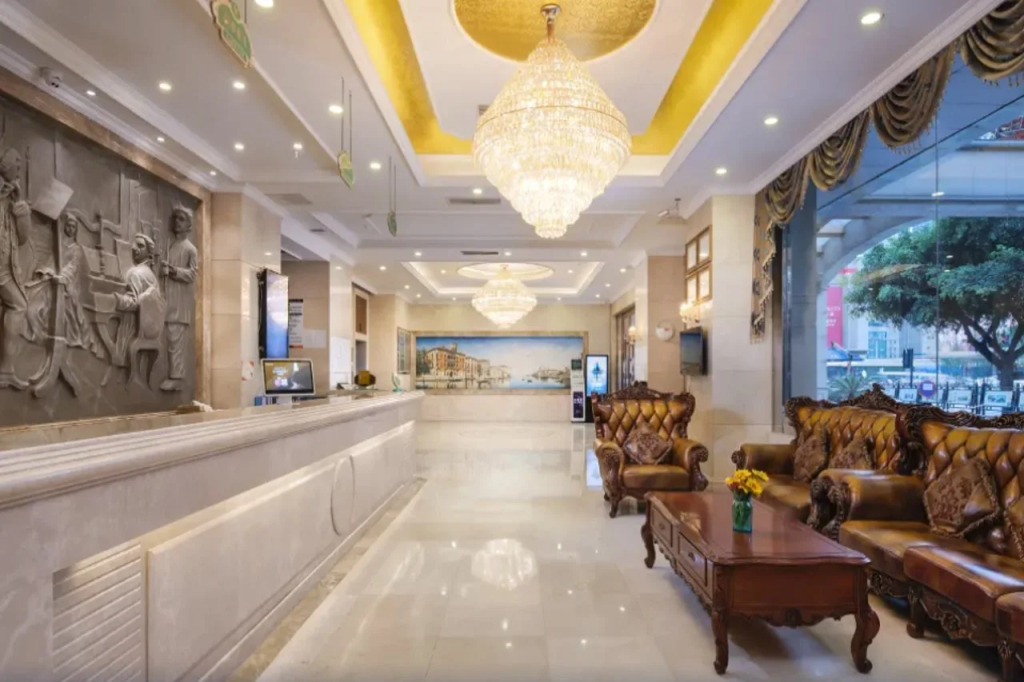 Atour Hotel Chengdu Chunxi Road Tianfu Square Subway Station
