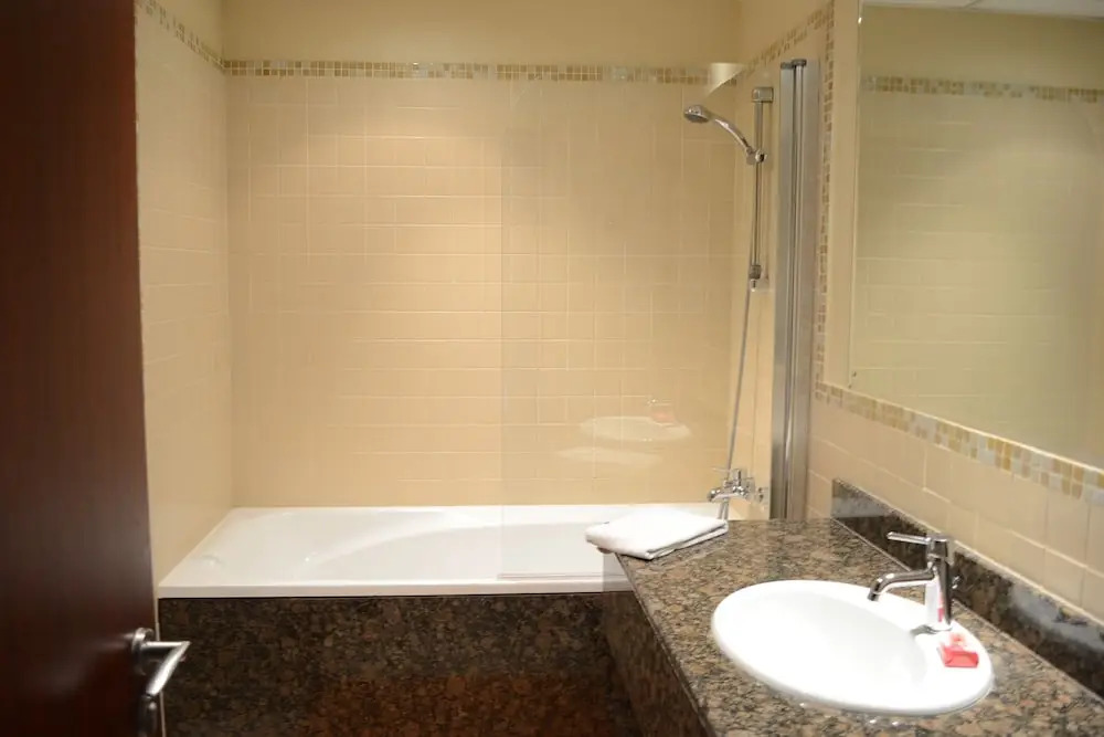 Large 1 Bed - Affordable fully furnished 1BR with balcony and a great marina view! - LSE