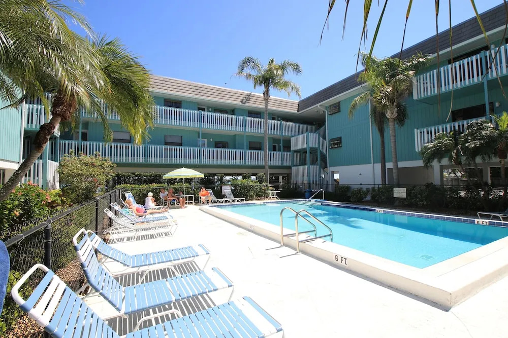 Beach Palms 6B by Anna Maria