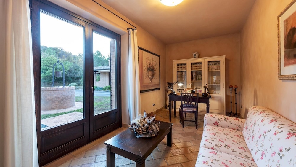 VILLA ISOTTA 8&4, Emma Villas