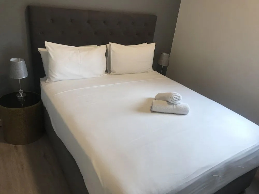 Easy Stay - The Median Rosebank