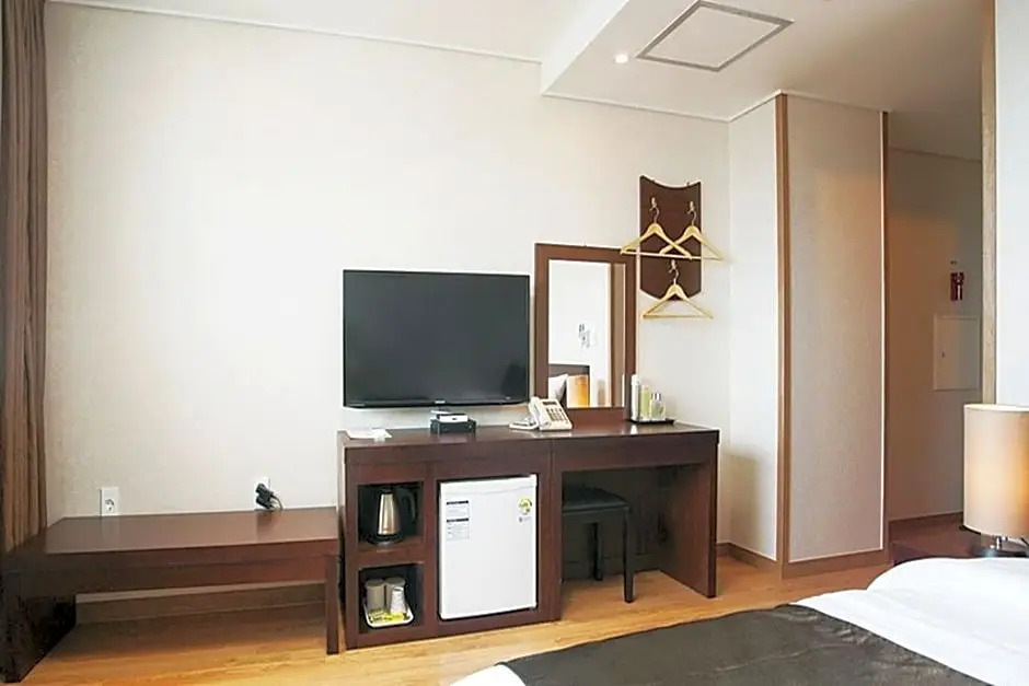 Iris Hotel