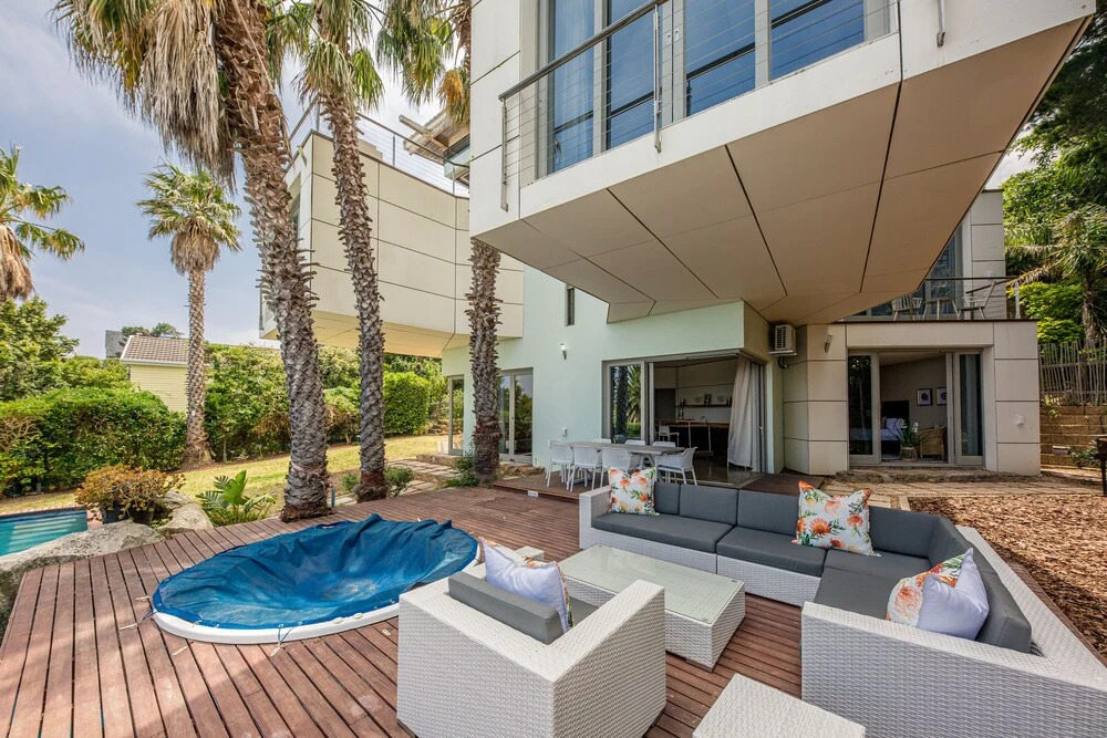 Extraordinary Family Retreat at Lobster Villa