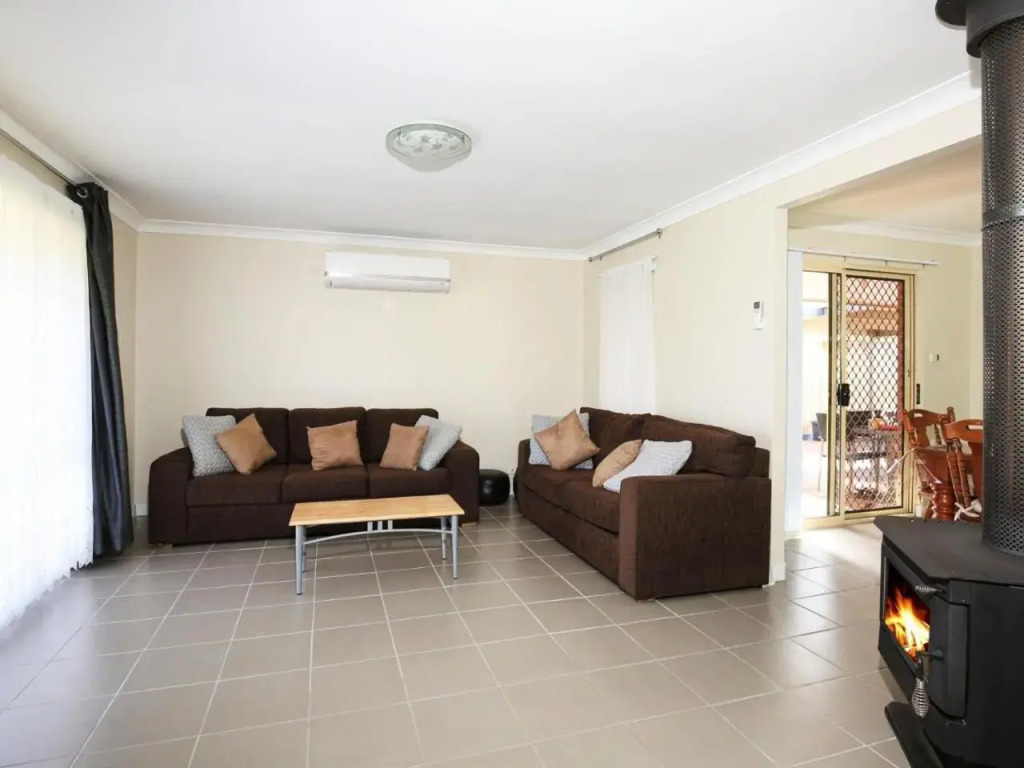 Kingfisher I Pet Friendly I 10 Min Walk to Beach