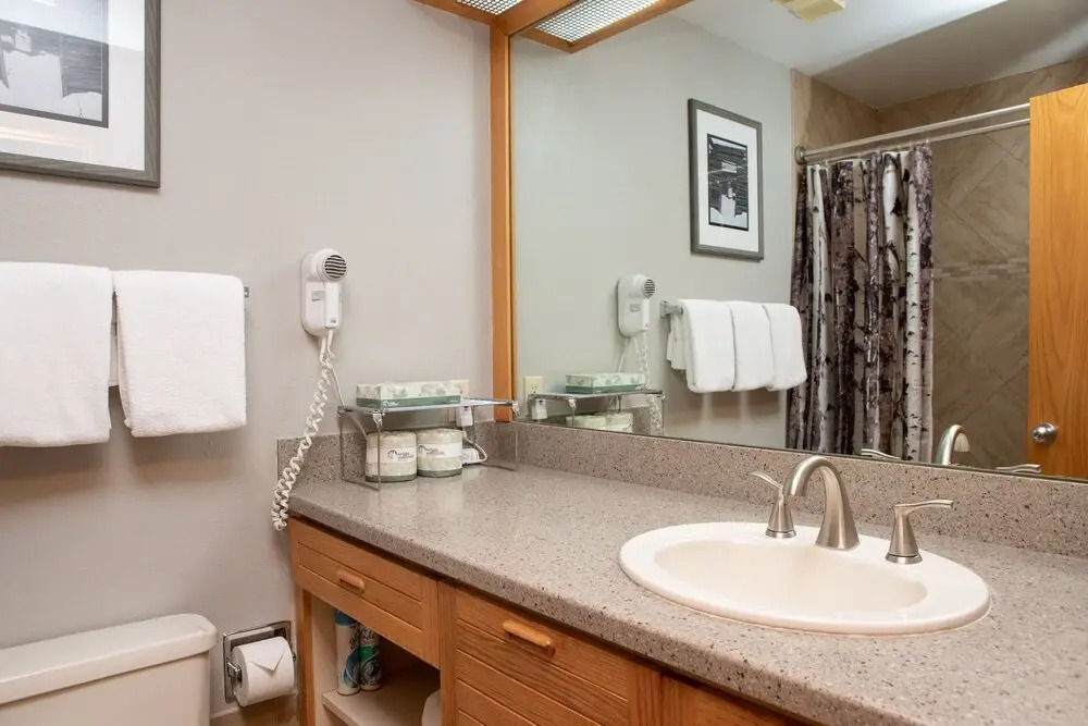 2759 Slopeside 1 Bedroom Condo by RedAwning