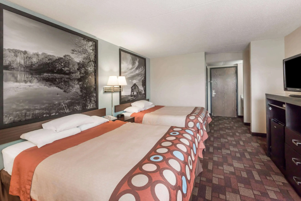 Super 8 by Wyndham Luverne